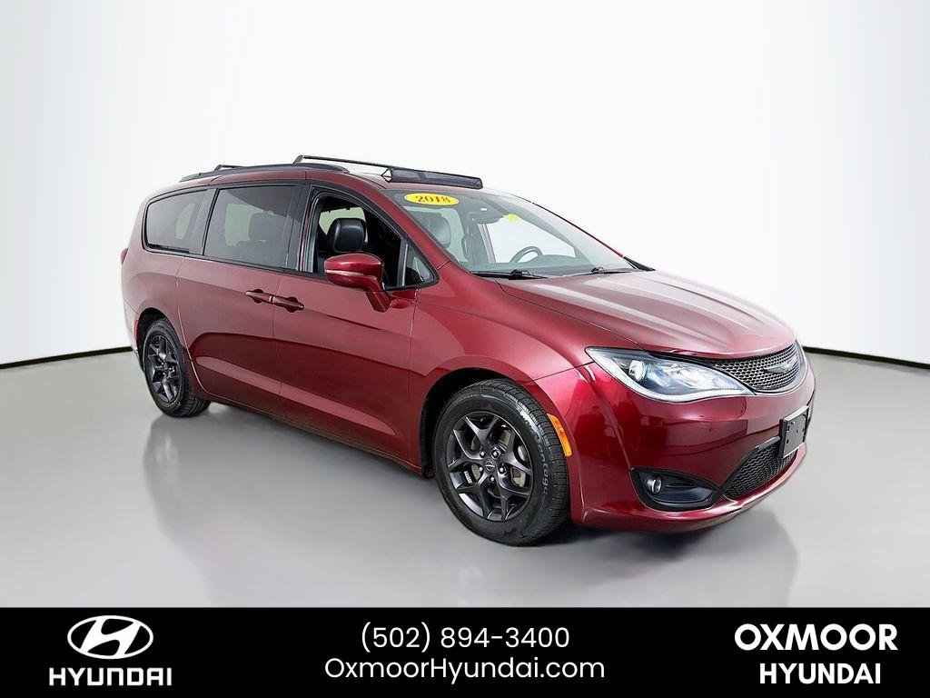 2018 Chrysler Pacifica Limited's photo
