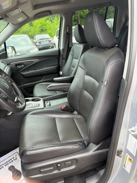 Used 2023 Lunar Silver Metallic Honda RTL image 10