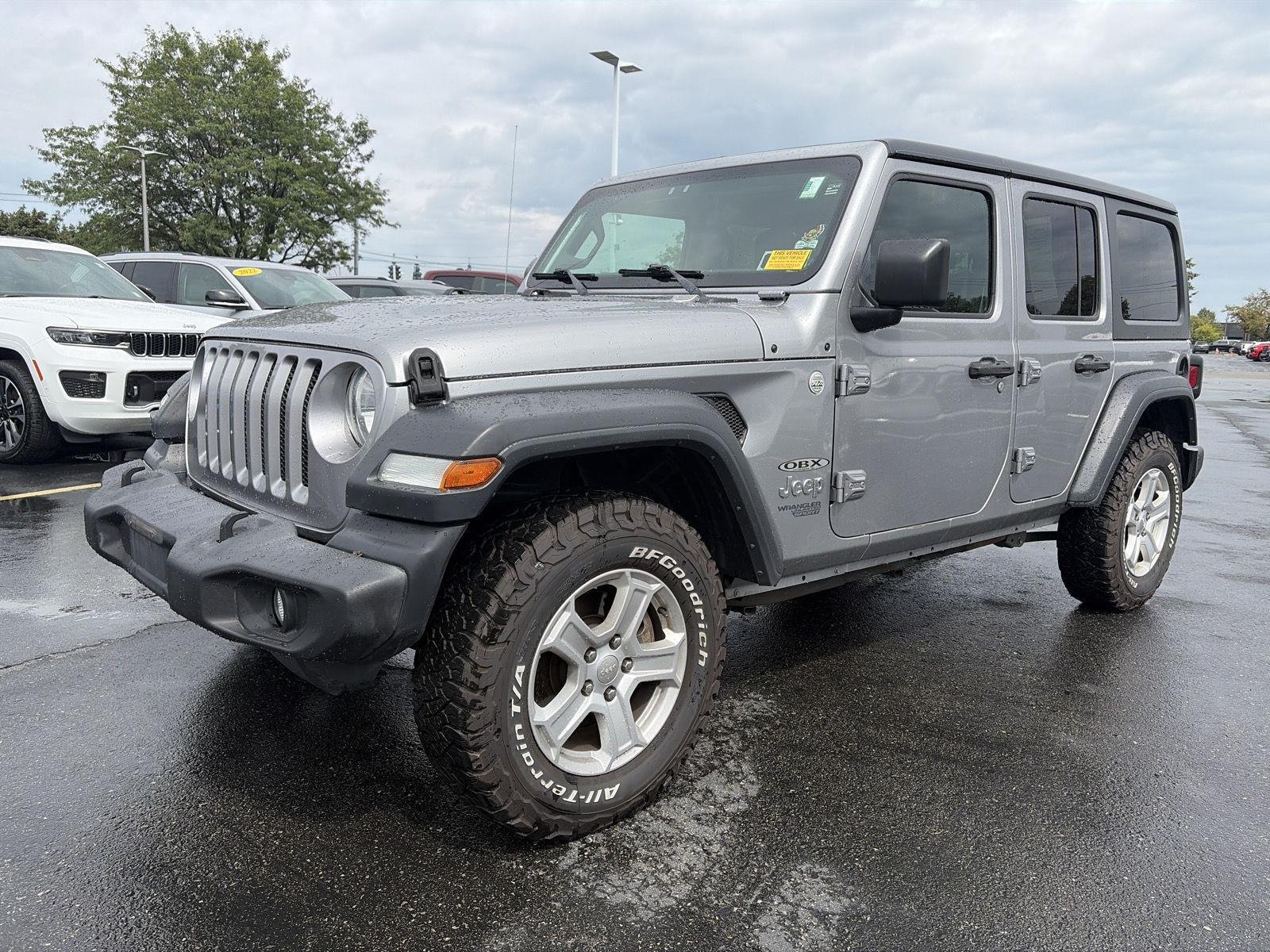 Used 2018 Billet Silver Metallic Clearcoat Jeep Sport S image 3