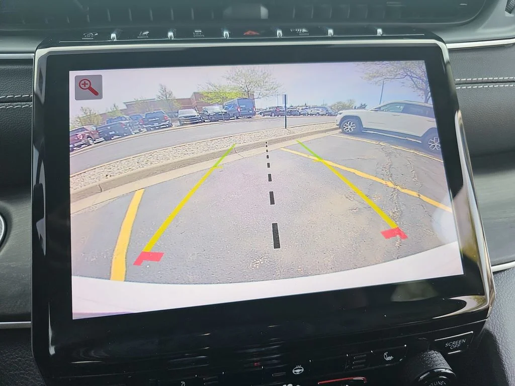 Used 2023 White/off-white Jeep Limited image 24
