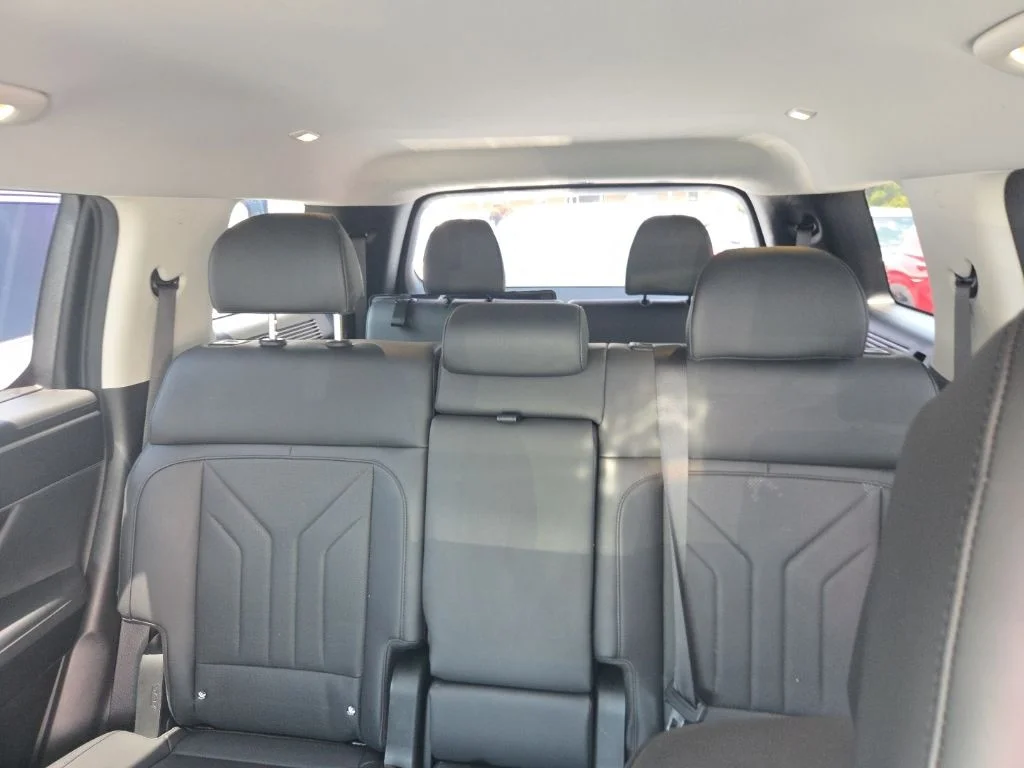 Used 2025 Blue Hyundai SEL image 4