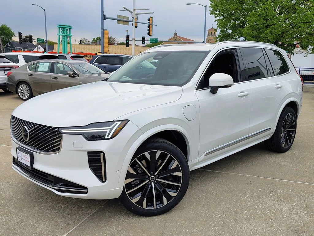 New 2026 Crystal White Volvo Plus image 2