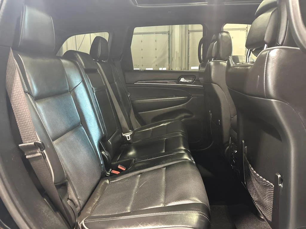 Used 2020 Diamond Black Crystal Pearlcoat Jeep Overland image 33