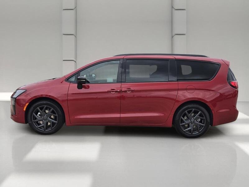 New 2027 Red Hot Pearl-Coat Exterior Paint Chrysler LIMITED FWD image 2