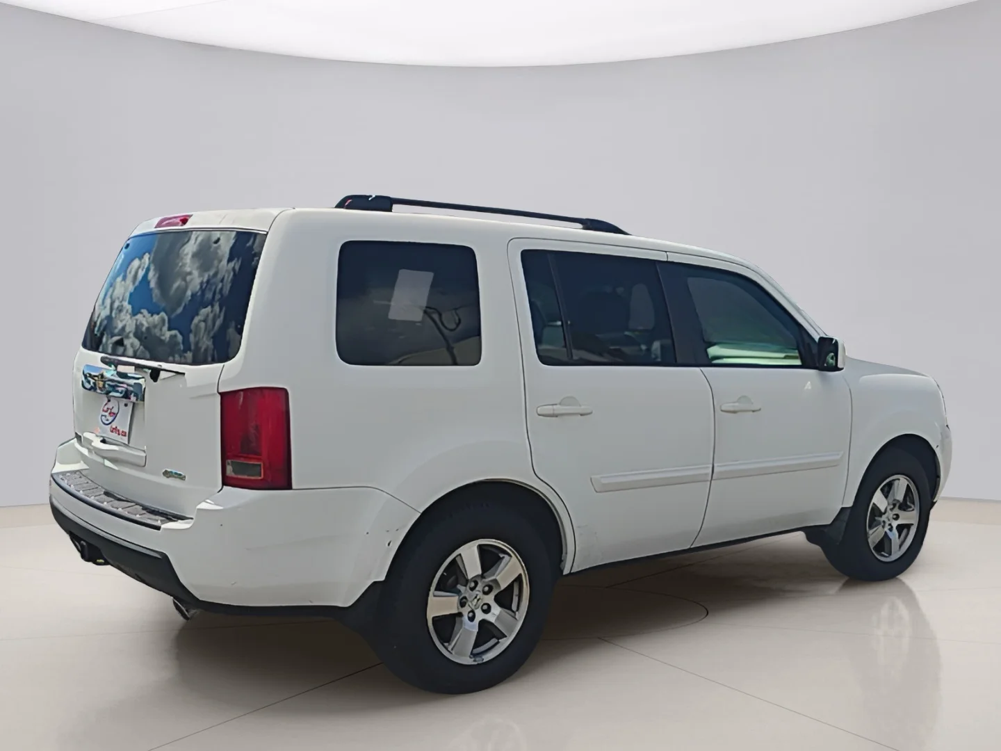 Used 2010 White Honda EX-L 4WD image 5