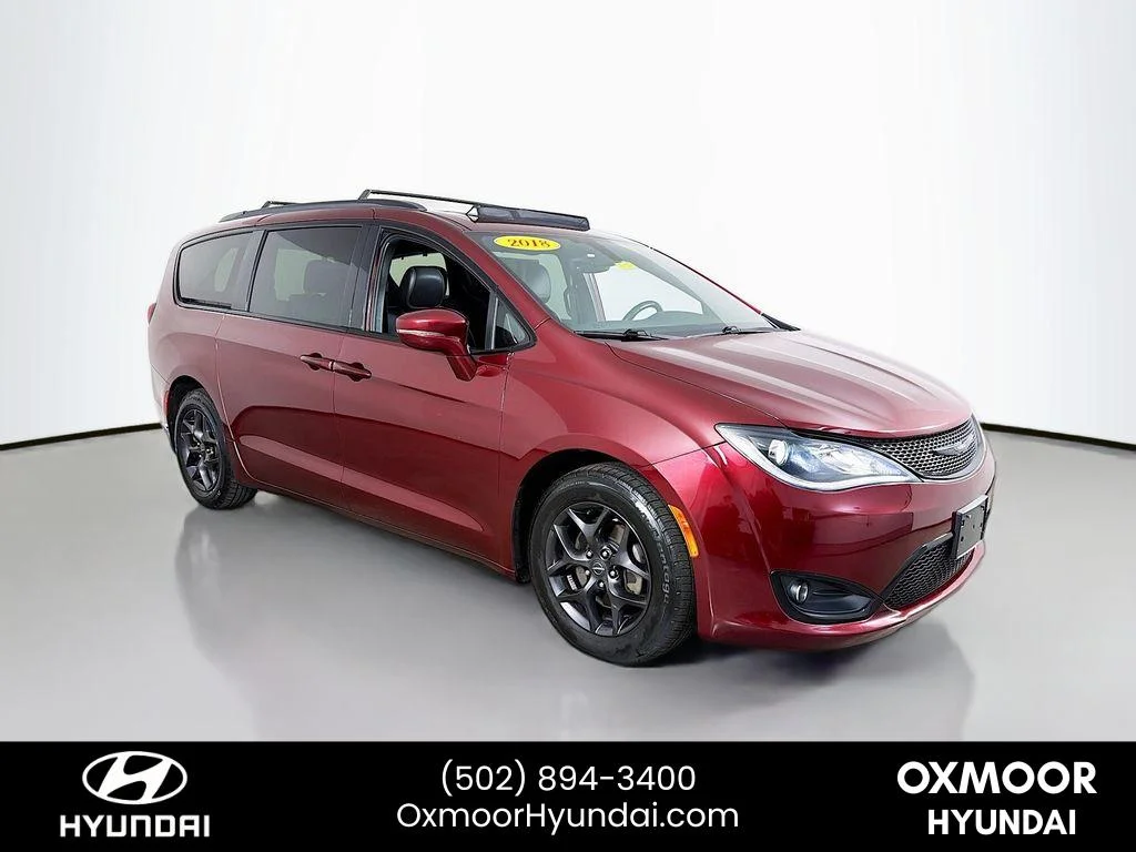 2018 Chrysler Pacifica Limited's photo