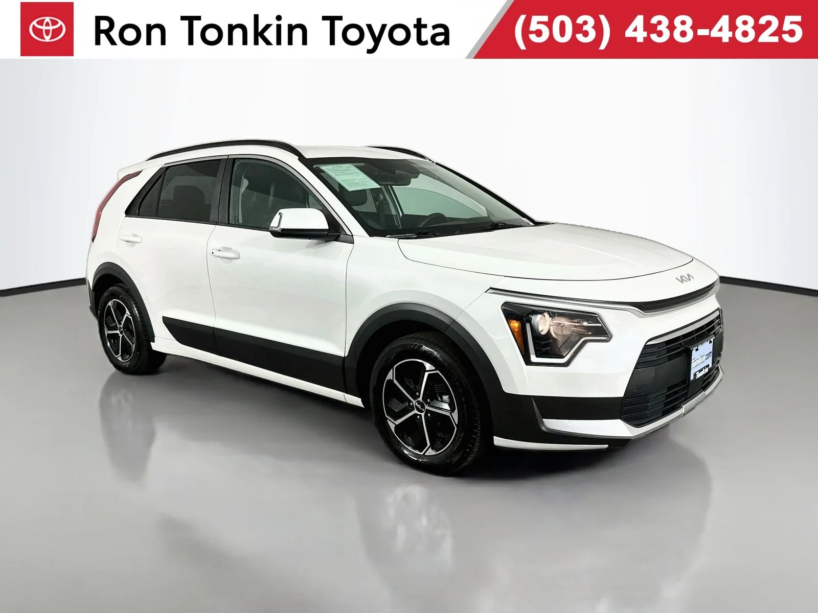 Used 2025 Snow White Pearl Kia EX image 1