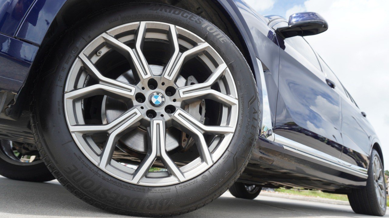 Used 2021 Blue BMW xDrive40i image 11