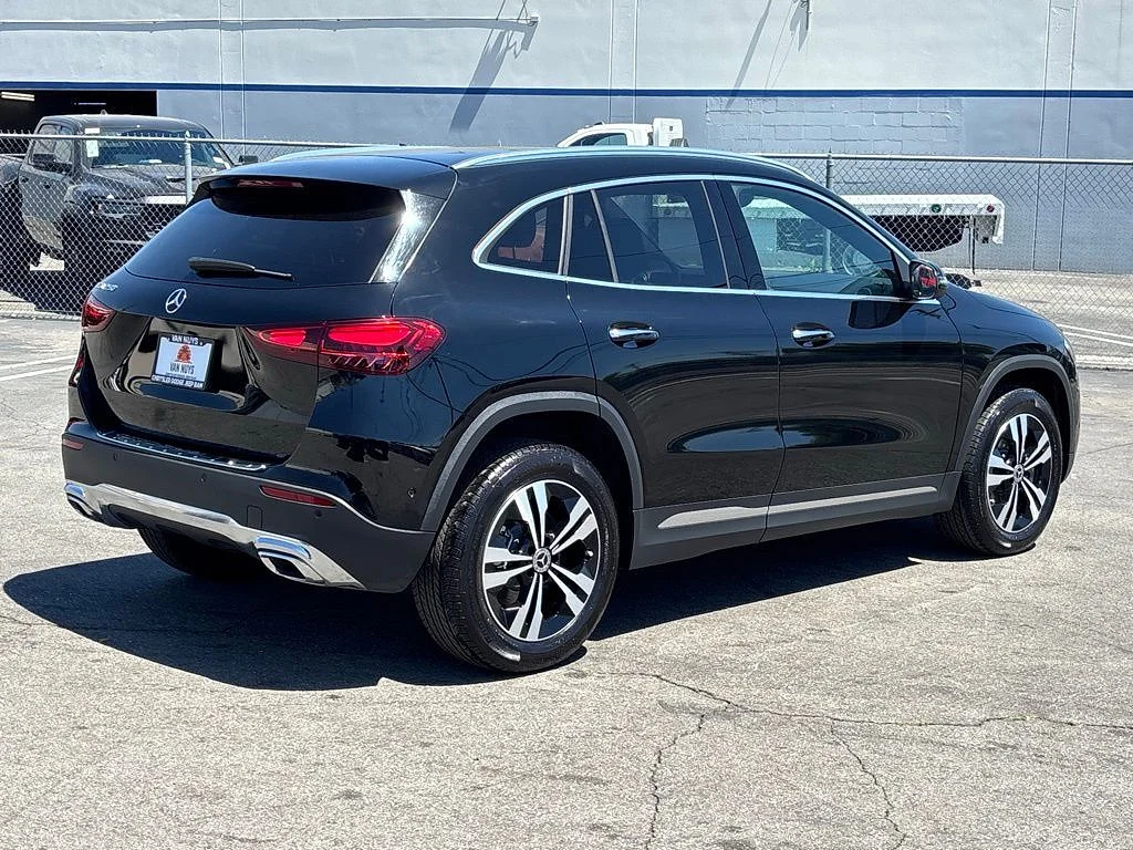 Used 2025 BLACK Mercedes-Benz GLA 250 image 3
