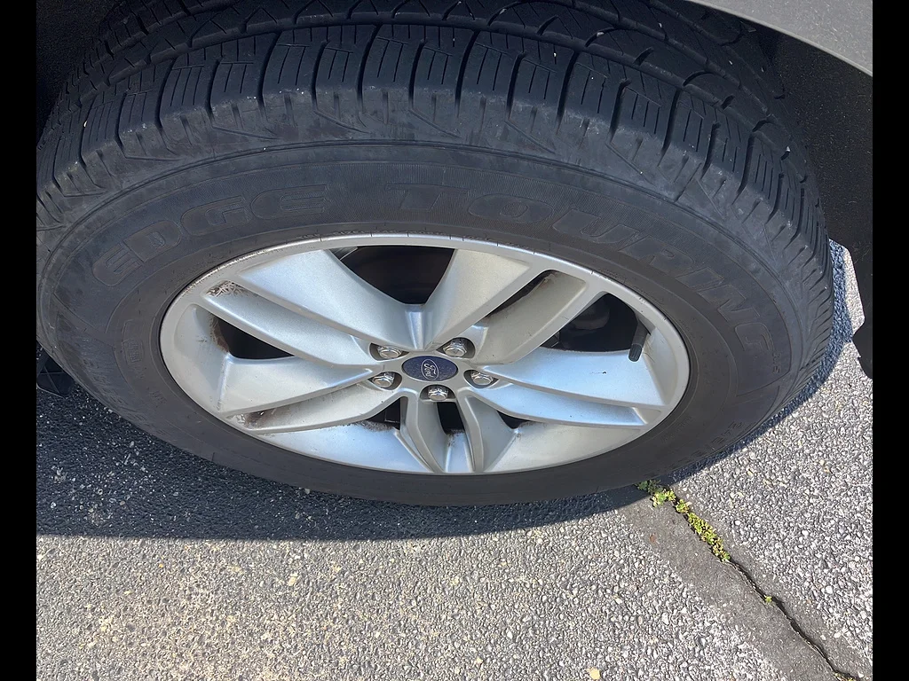 Used 2017 Magnetic Ford SEL image 36