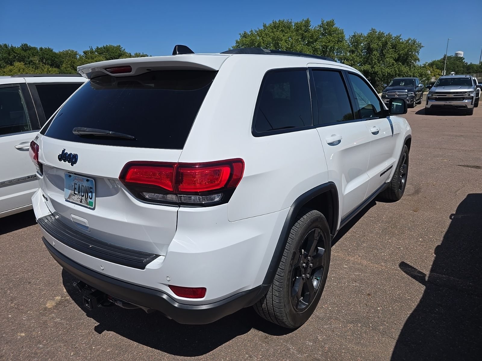 Used 2019 Bright White Clearcoat JEEP Laredo image 3