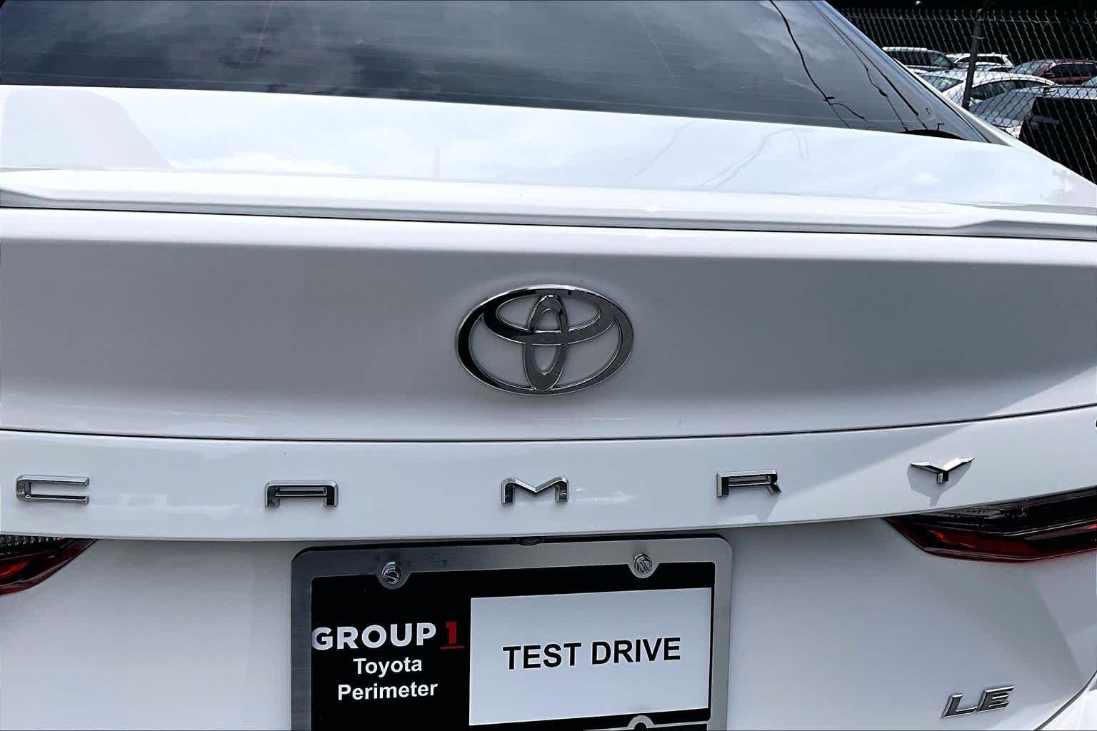 Used 2025 Ice Cap Toyota LE image 31