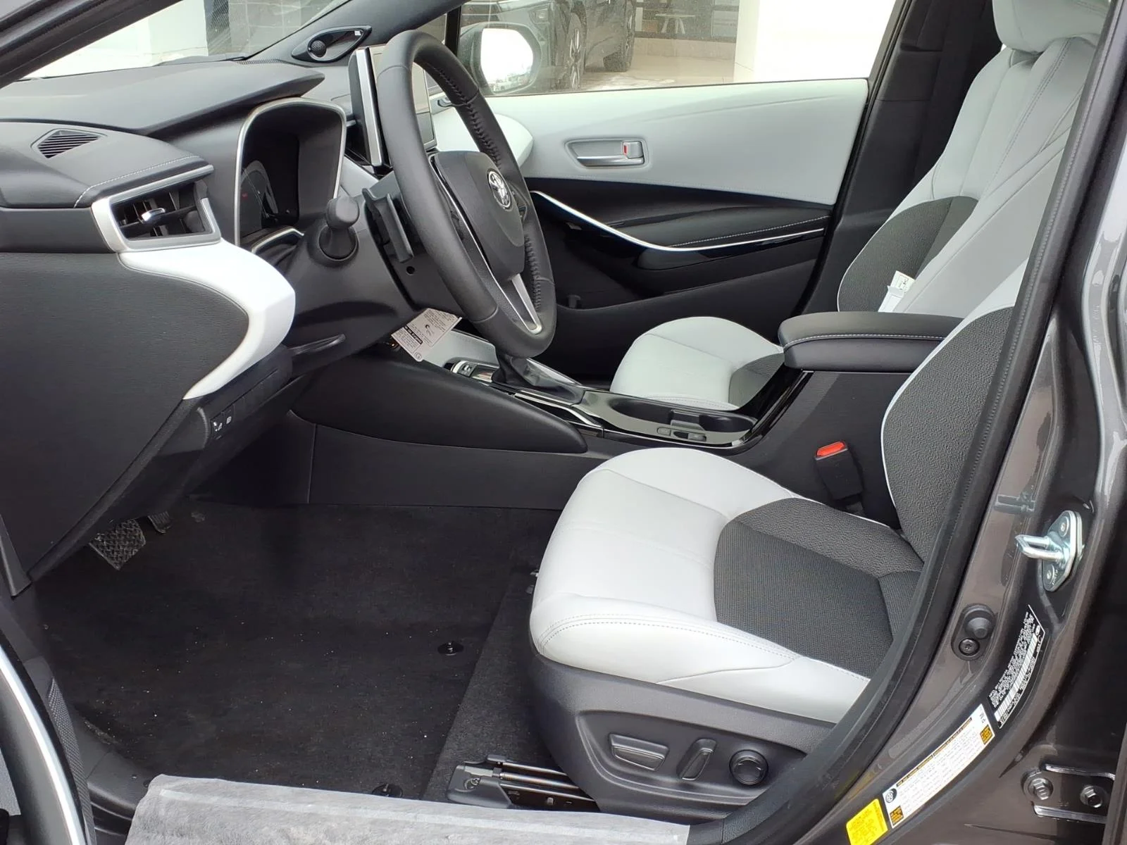 2026 Toyota Corolla Hatchback XSE - Photo 7