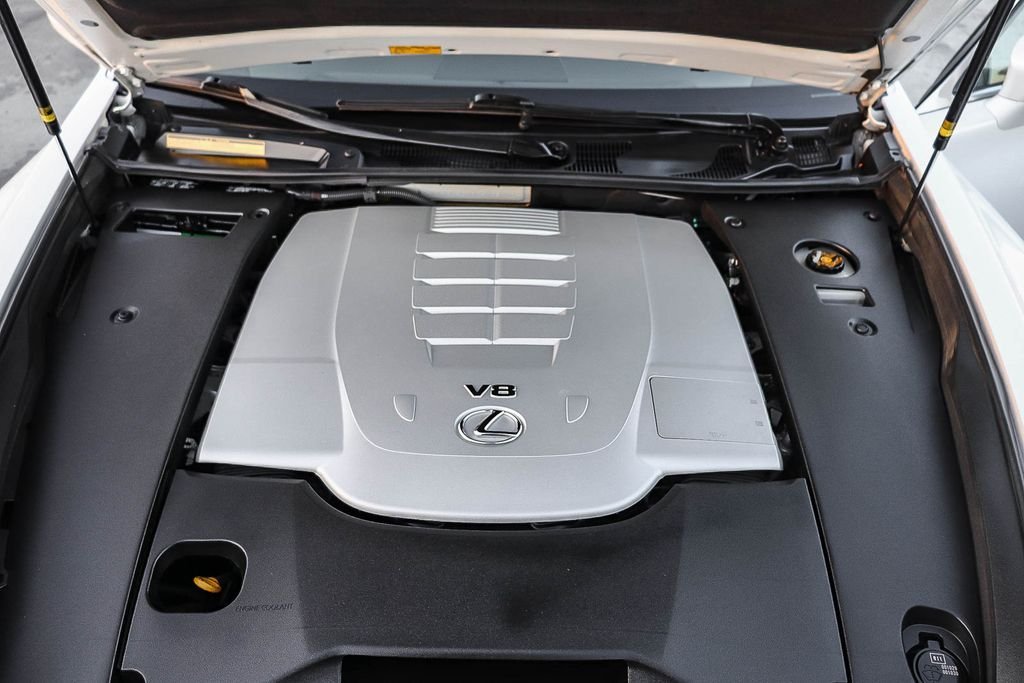 Used 2016 White Pearl Lexus 460 image 32
