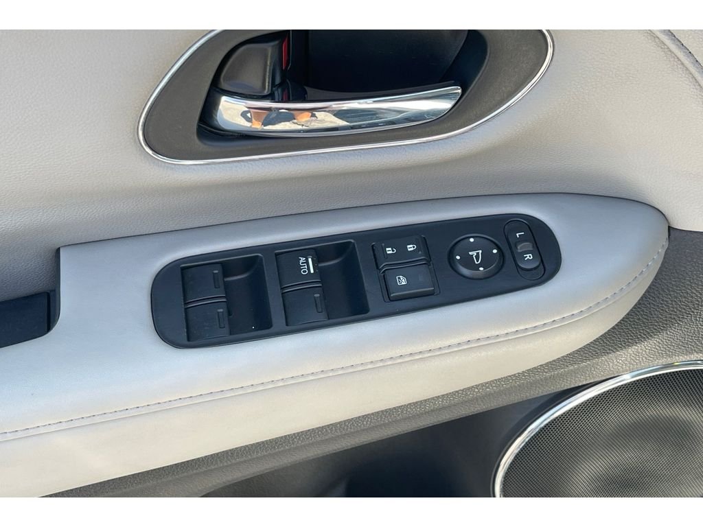 Used 2018 White Orchid Pearl Honda EX-L Navi image 13