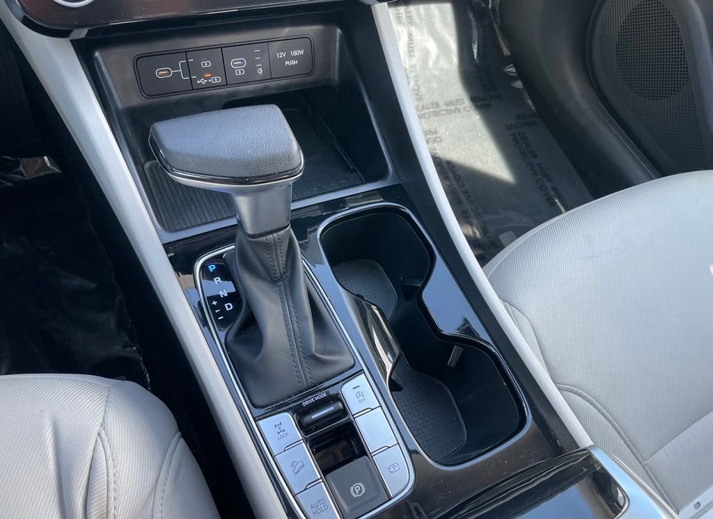 Used 2025 White Hyundai SEL image 13