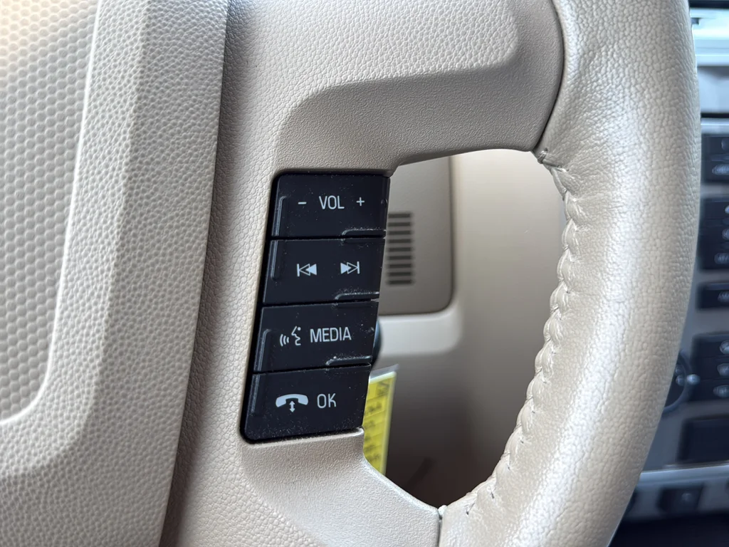 Used 2009 White Ford XLT image 12