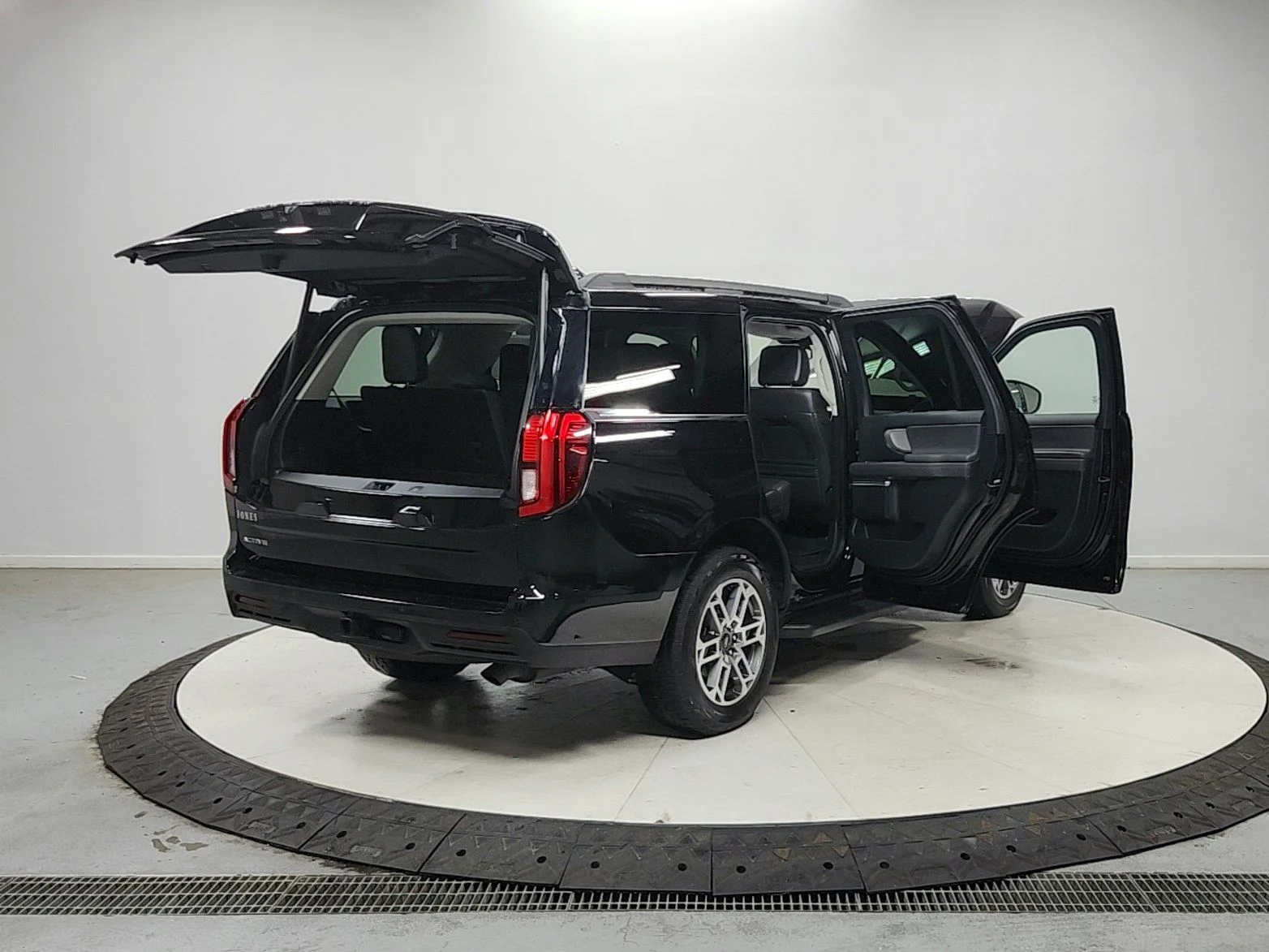 Used 2025 Black Ford Active image 16