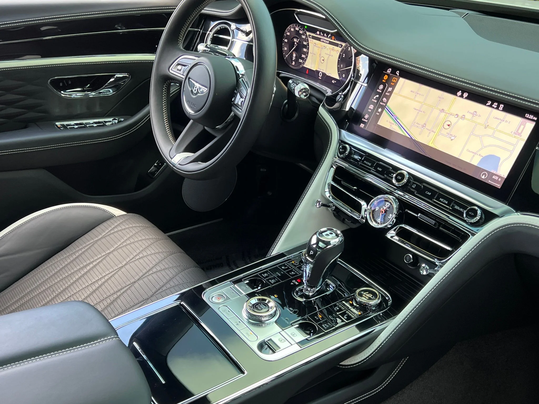 Used 2023  Bentley Speed image 16
