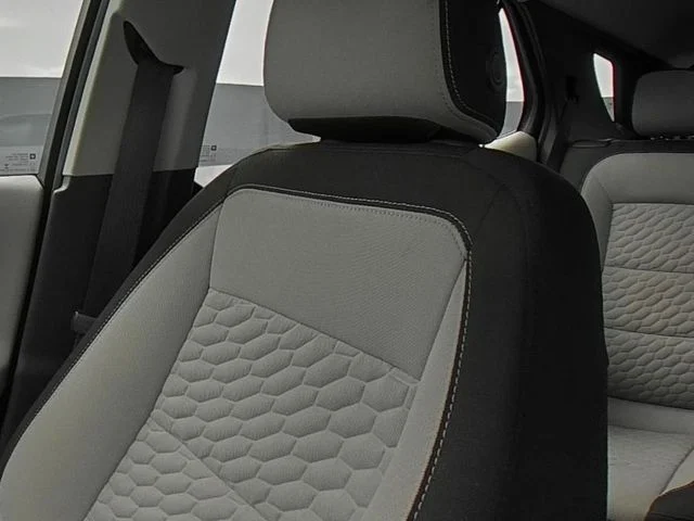 Used 2018 White Chevrolet LS image 39