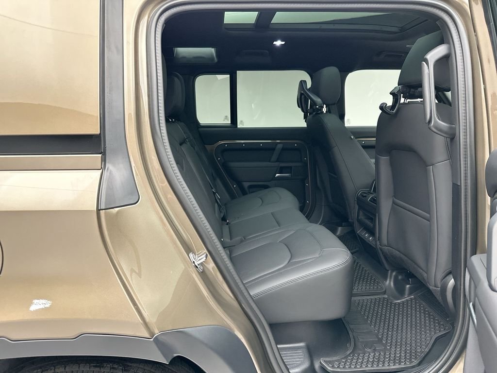 Used 2025 Gondwana Stone Metallic Land Rover S image 7