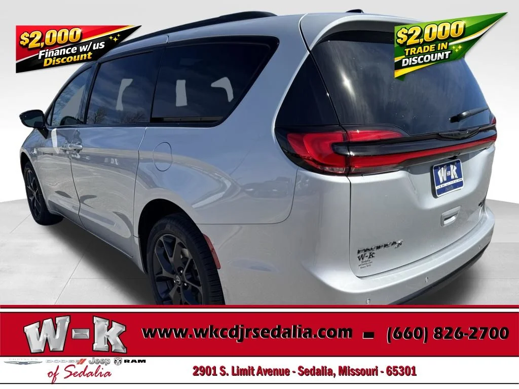 2026 Chrysler Pacifica Limited - Photo 6