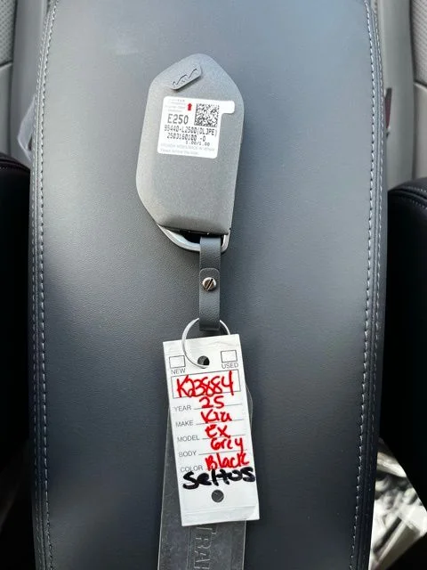 2025 Kia K5 EX - Photo 28