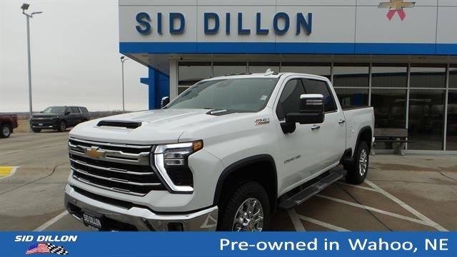 Used 2024 Summit White Chevrolet LTZ image 17