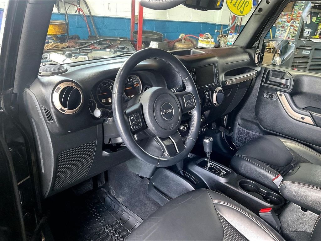 Used 2017 Black Jeep Unlimited Sahara image 8