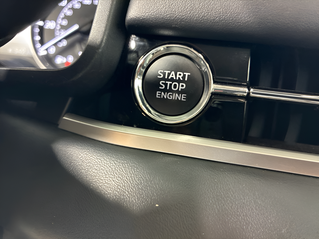 Used 2025  Mitsubishi SE image 16