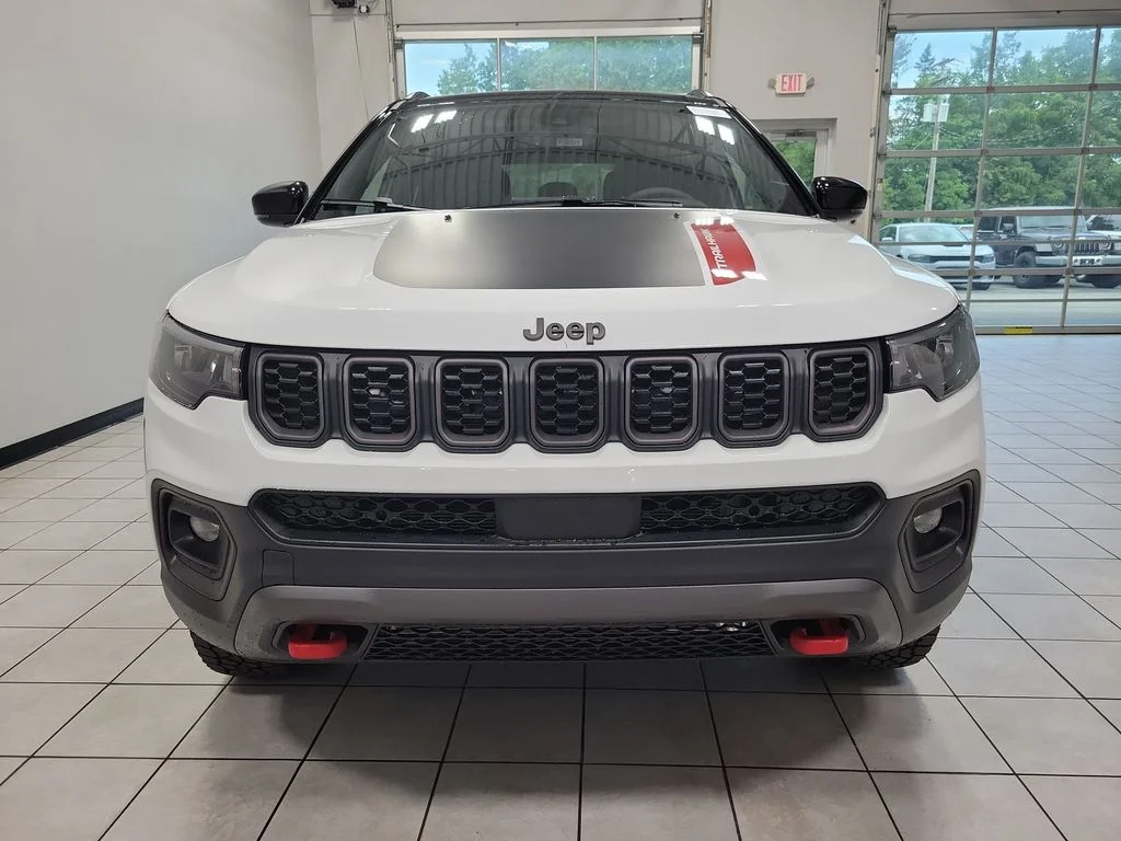 New 2026 Bright White Clear-Coat Exterior Paint Jeep Trailhawk image 2
