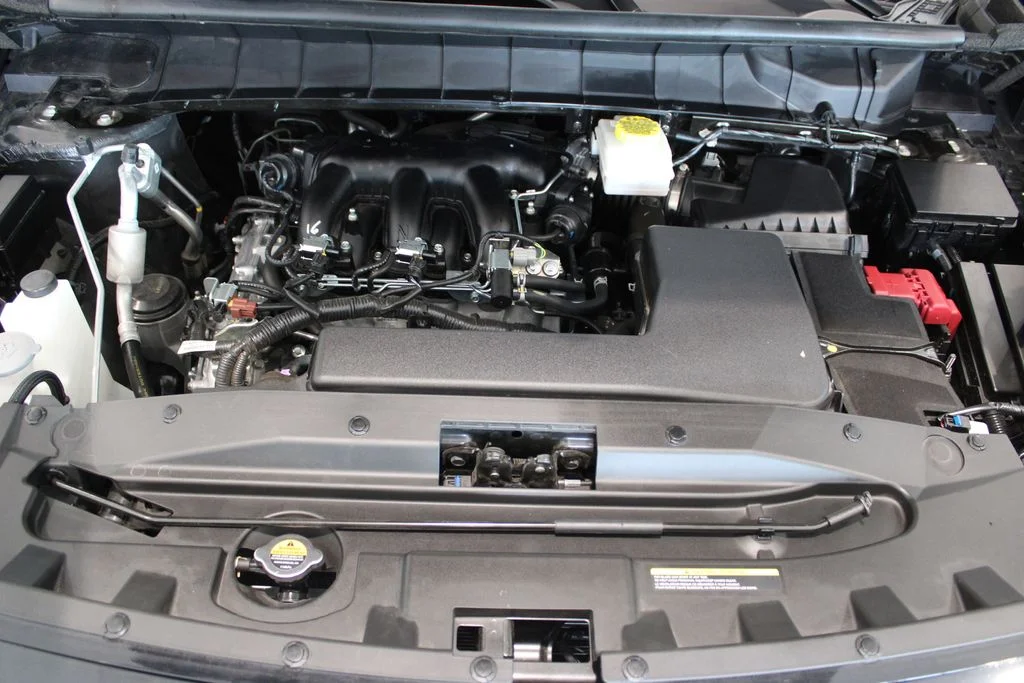 Used 2025  Nissan Platinum image 9