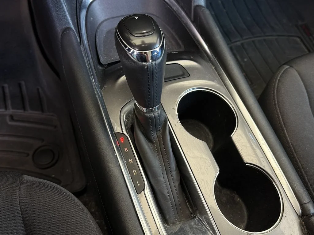 Used 2018 SUMMIT WHITE Chevrolet LT image 2
