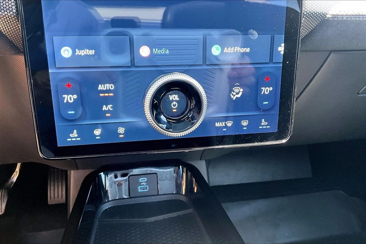 Used 2023  Ford GT image 15