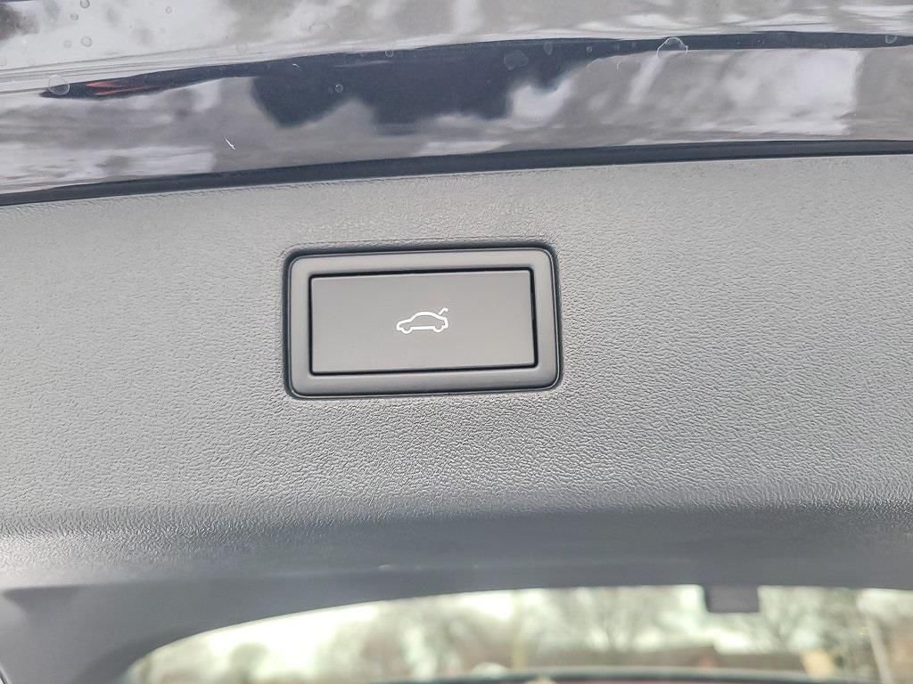 New 2026 Deep Black Pearl Volkswagen 2.0T SE image 15