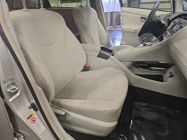 Used 2015 Silver Toyota Three image 10