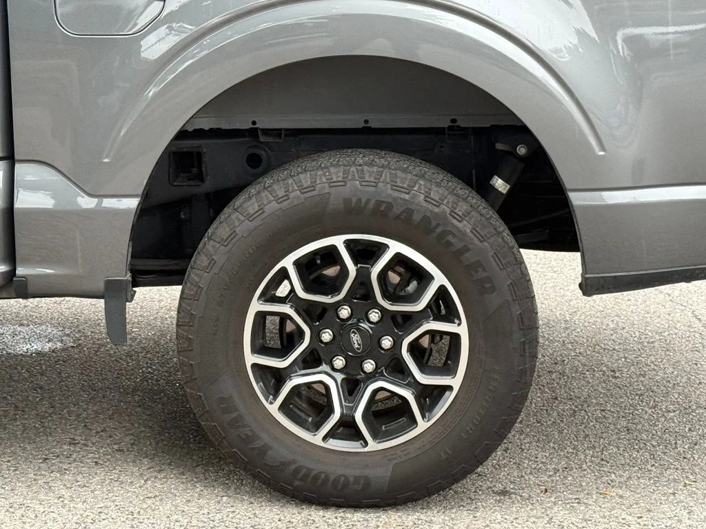 Used 2023 Gray Metallic Ford XLT image 7