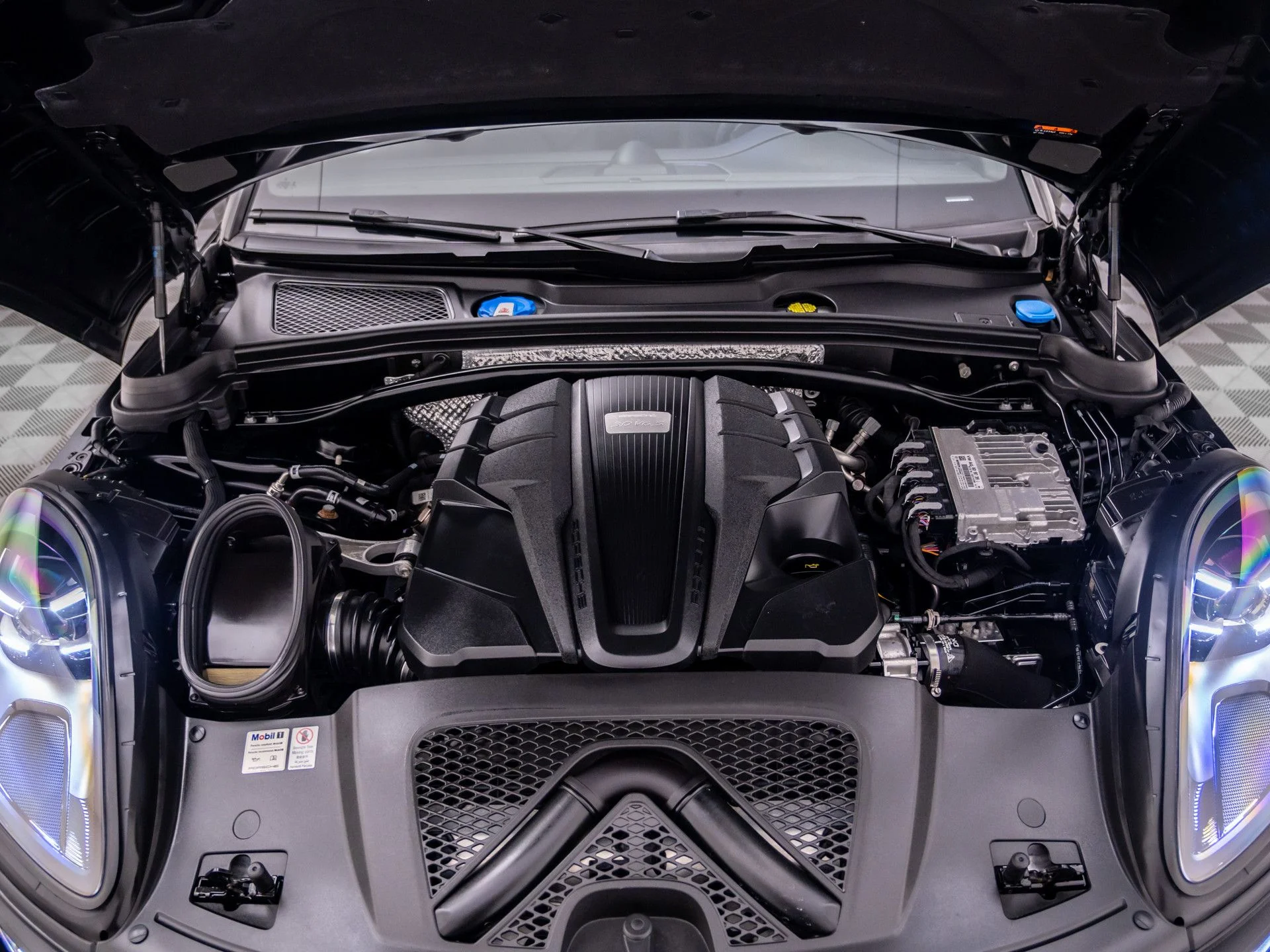 Used 2019 Black Porsche S image 31