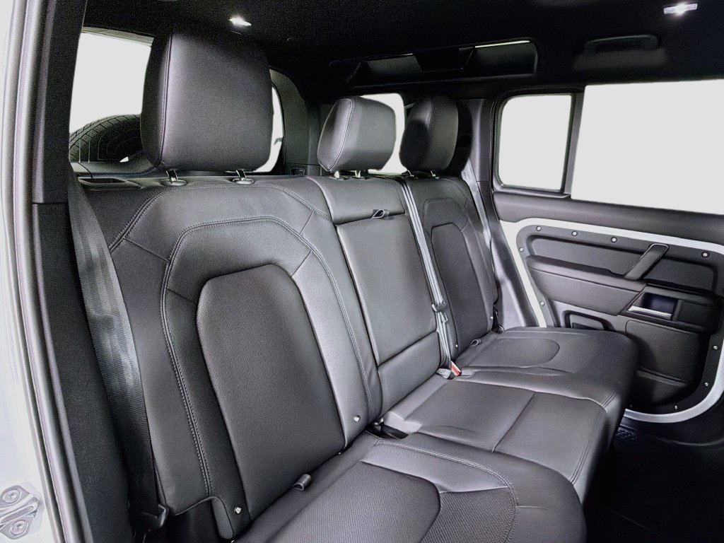 New 2026 Fuji White Land Rover X-Dynamic SE image 29