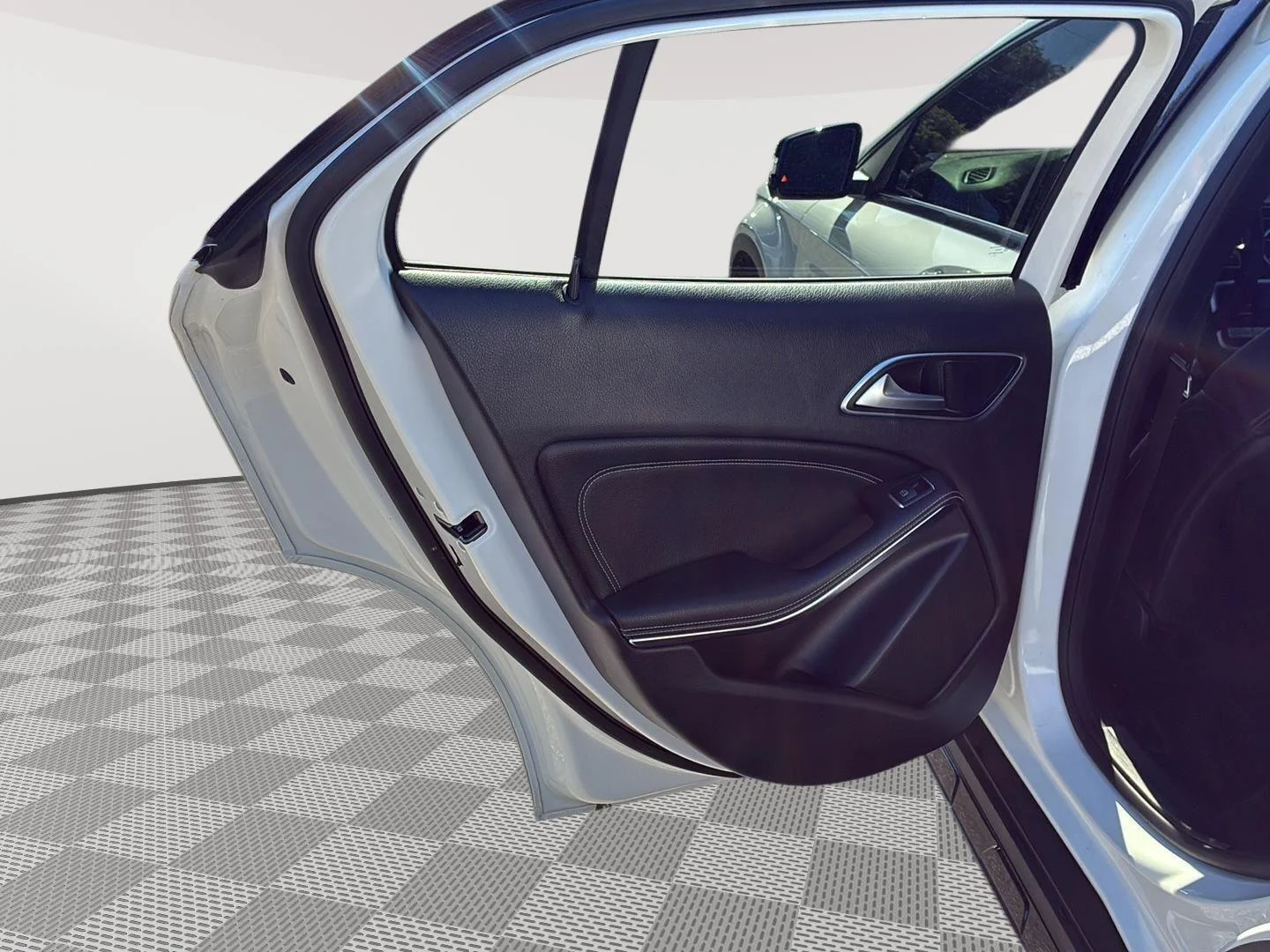 Used 2019 Polar White Mercedes-Benz GLA 250 image 24