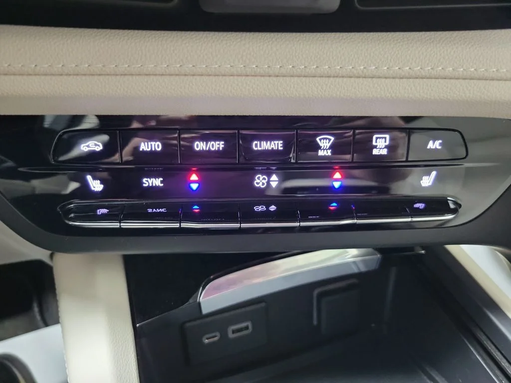 Used 2022 White Buick Essence image 5