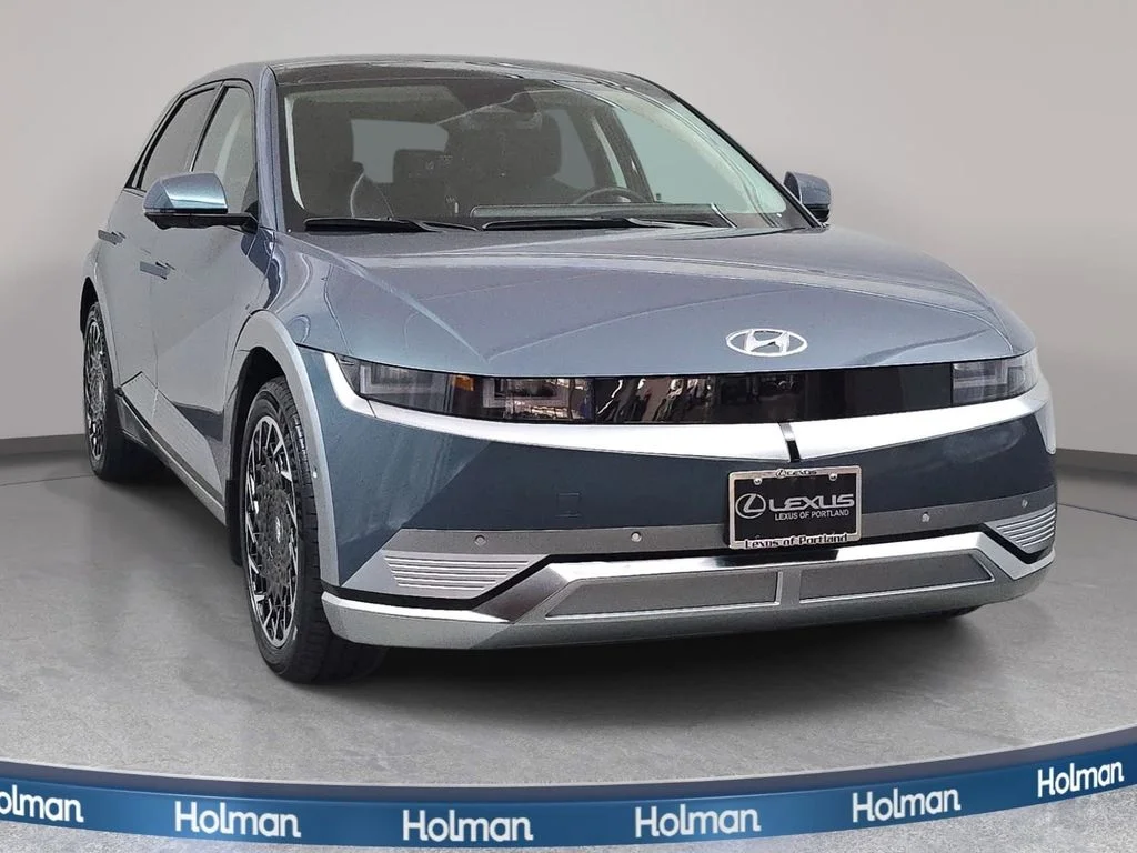 Used 2024 Green Hyundai Limited image 3