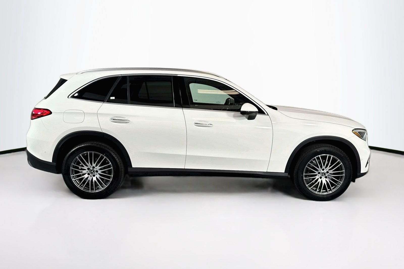 New 2026 Polar White Mercedes-Benz GLC 300 image 4