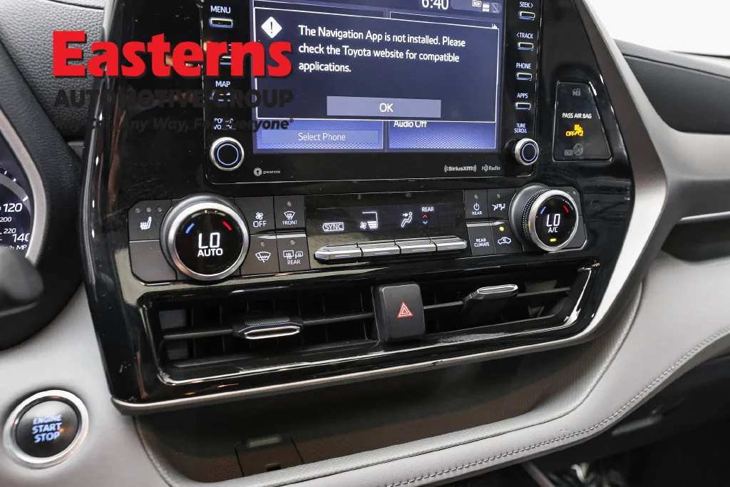 Used 2021 Silver Toyota XLE image 23