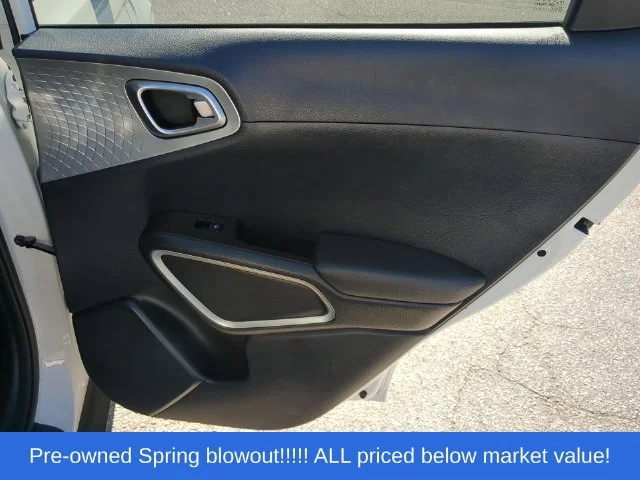 Used 2022 White Kia LX image 39