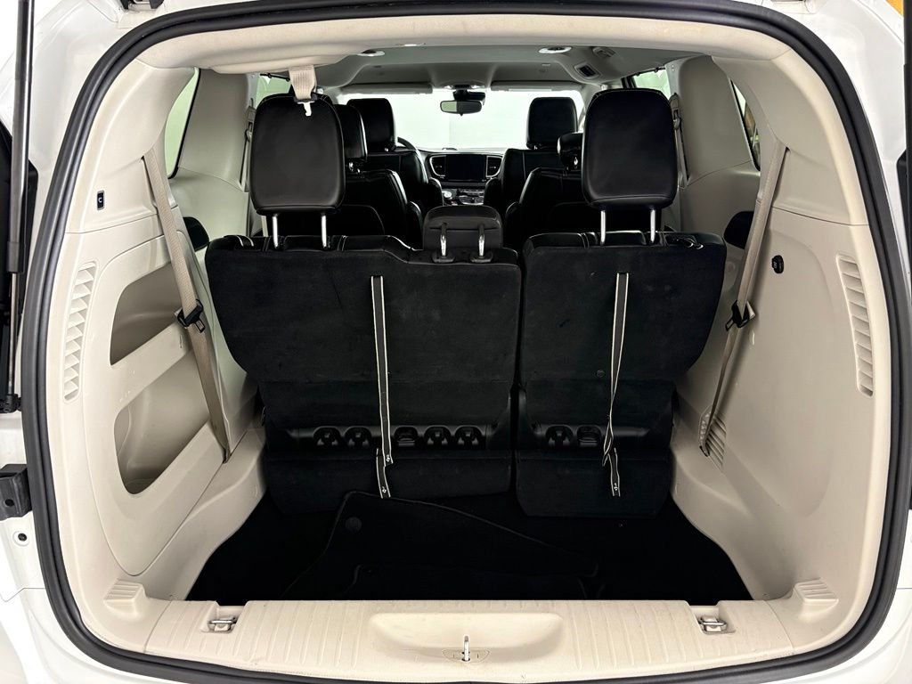 Used 2024 White Chrysler Touring L image 19