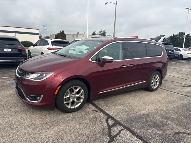 Used 2017 Red Chrysler Limited image 3