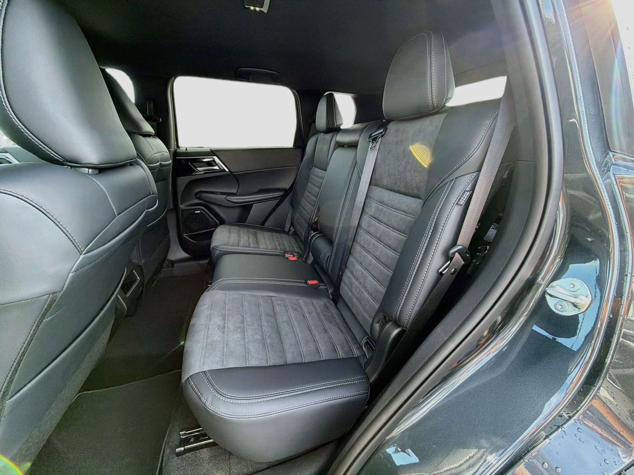 New 2026 Graphite Gray Mitsubishi LE image 24