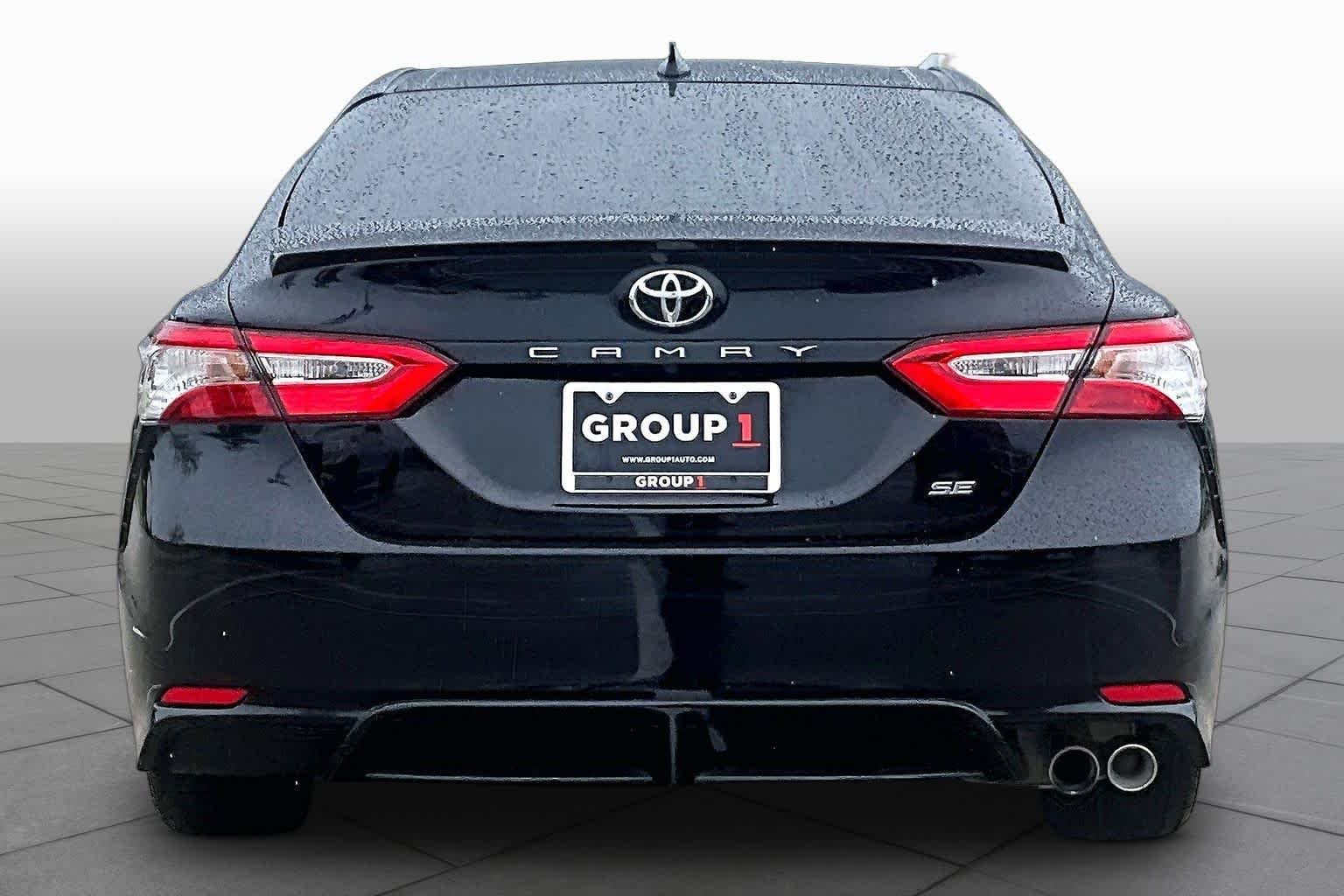 Used 2020 Midnight Black Metallic Toyota SE image 4