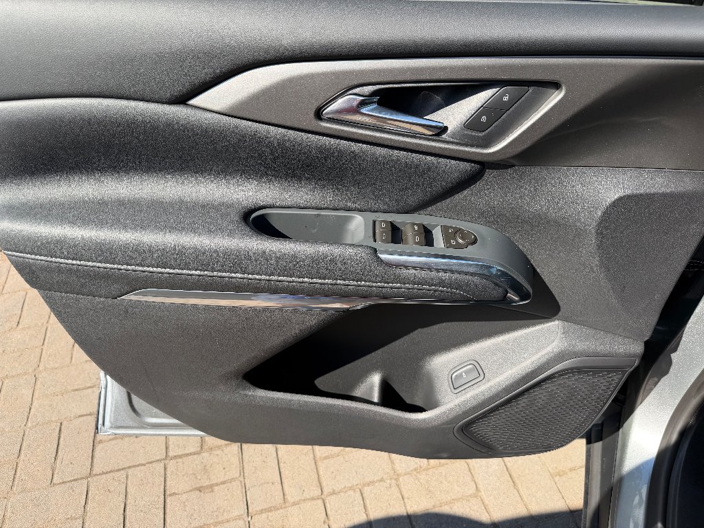 New 2027 Sterling Gray Metallic Chevrolet LT image 24